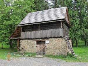 Kovárna se sýpkou v rožnovském skanzenu