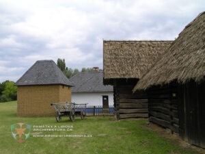 Luhačovické Zálesí - stavby ze dřeva a nepálených cihel