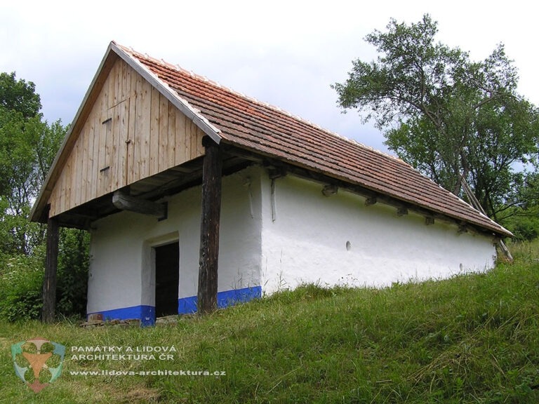 Vinná búda, tj. lisovna vína, na Staré Hoře u Veletin